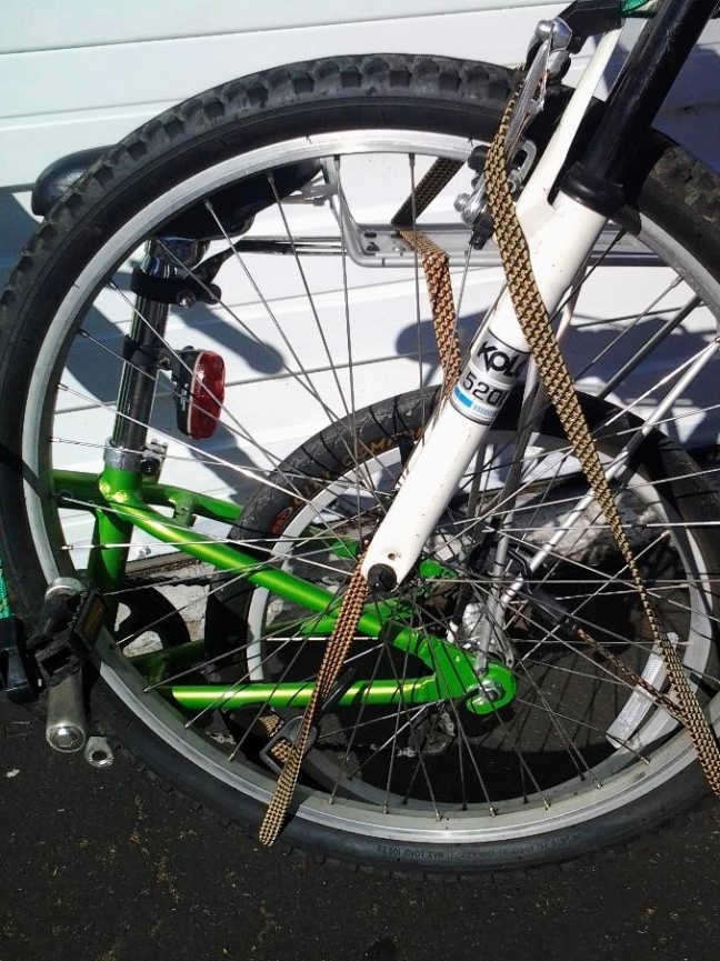 Towing a bike with bungee cords: side-view